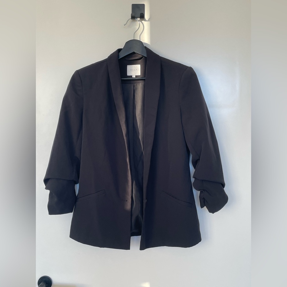 BLACK FITTED BLAZER